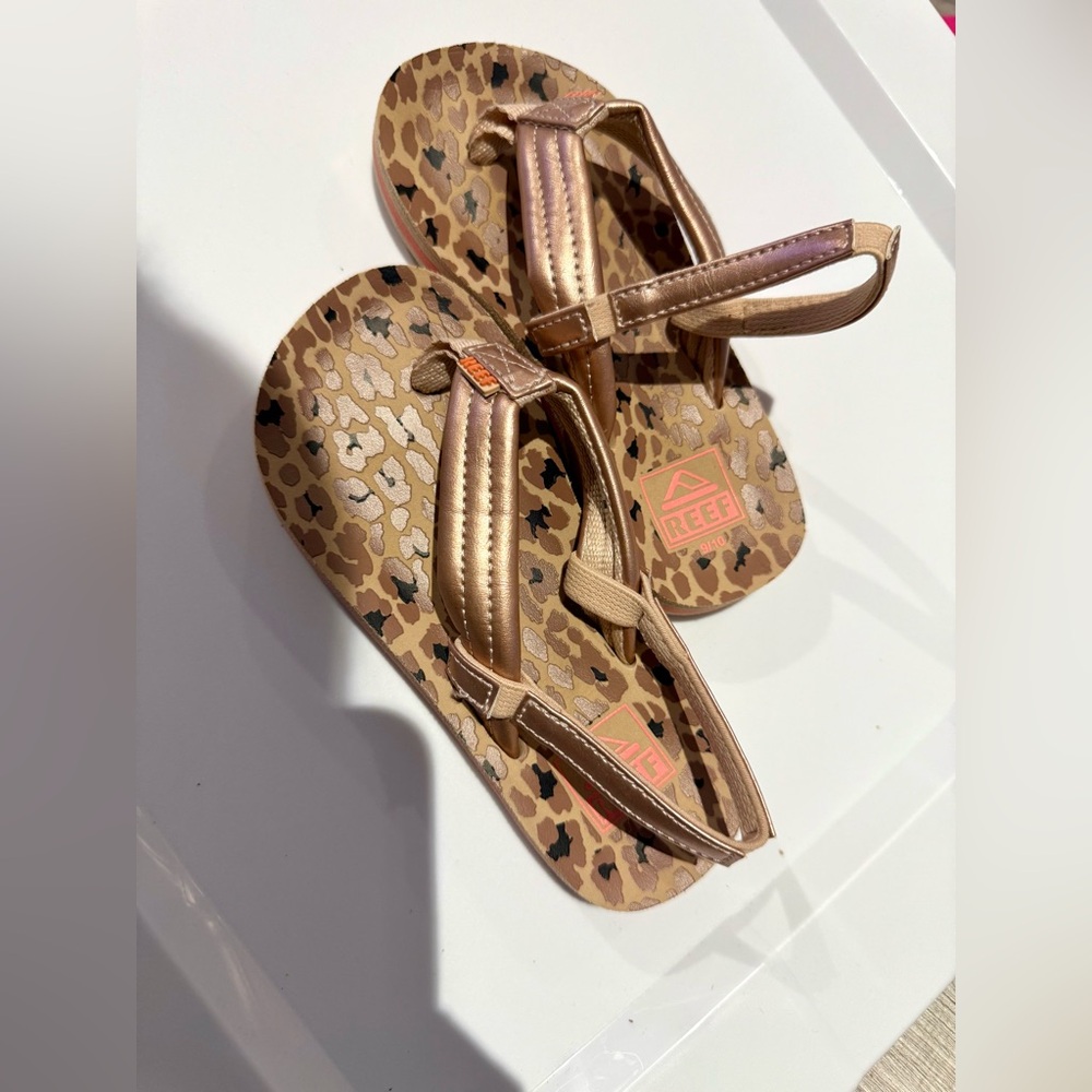 Reef Girls Gold/Tan Leopard Print Sandals Size 9/10